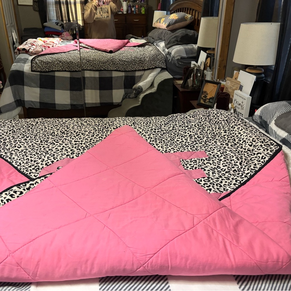 PINK RARE, VINTAGE COMFORTER - Picture 5 of 6
